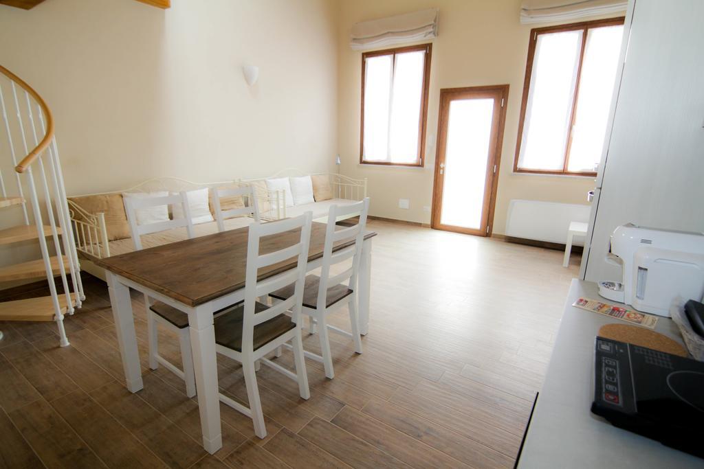 Agriturismo Cascina Della Fontana Lodi Habitación foto