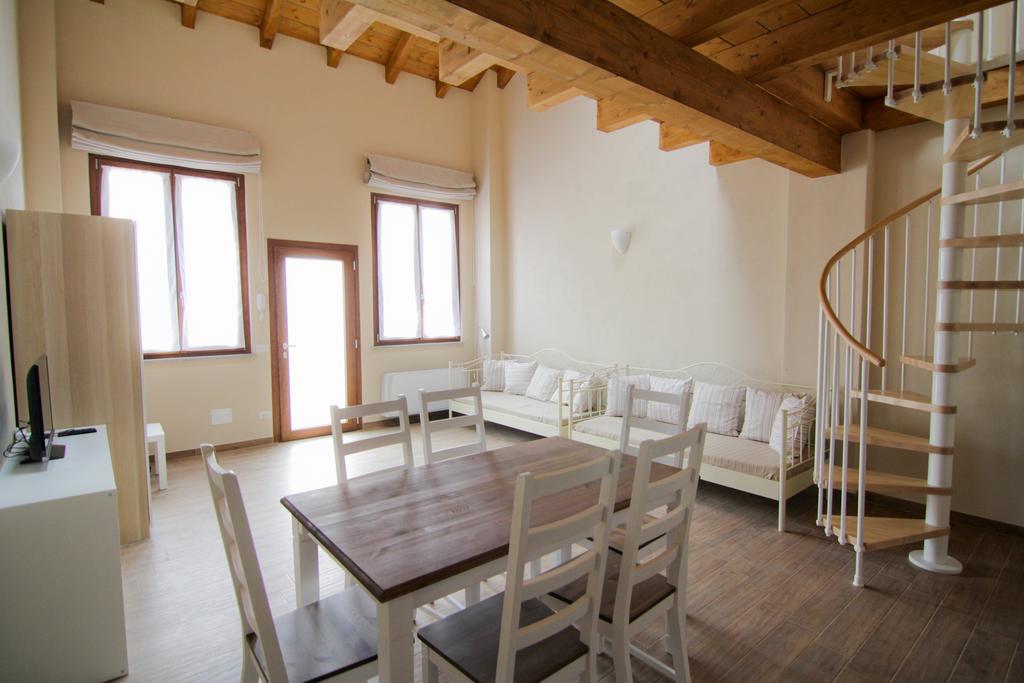 Agriturismo Cascina Della Fontana Lodi Habitación foto