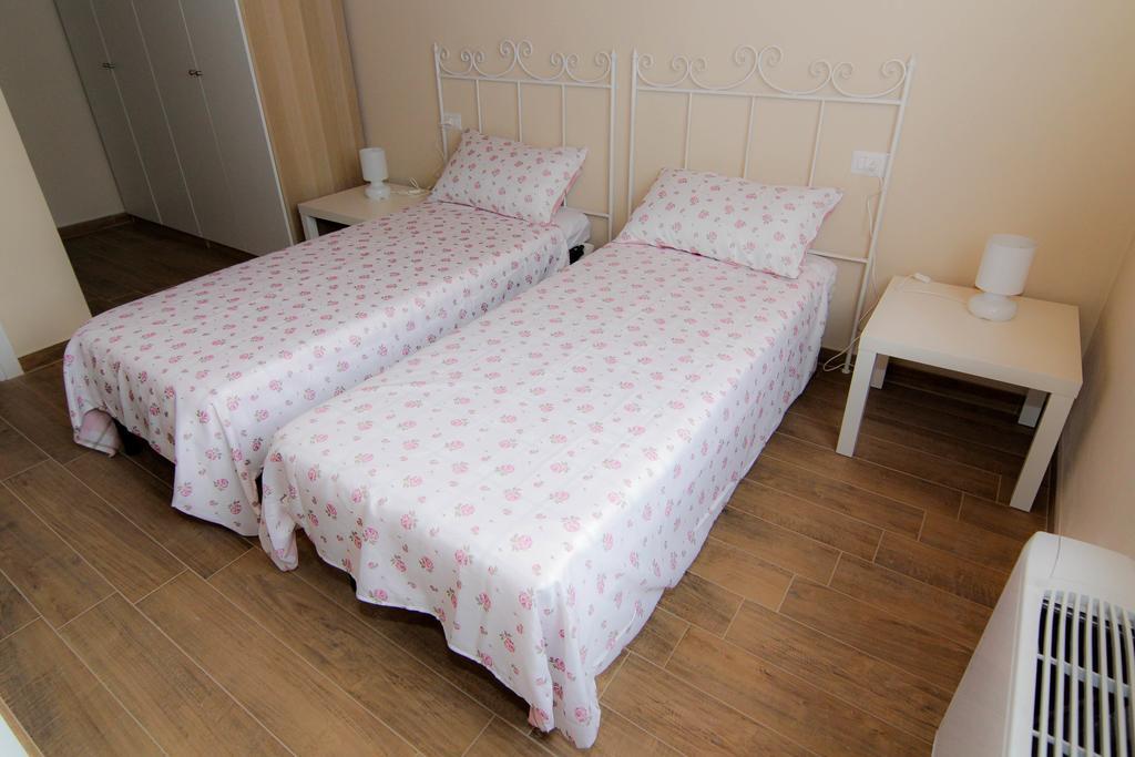 Agriturismo Cascina Della Fontana Lodi Habitación foto