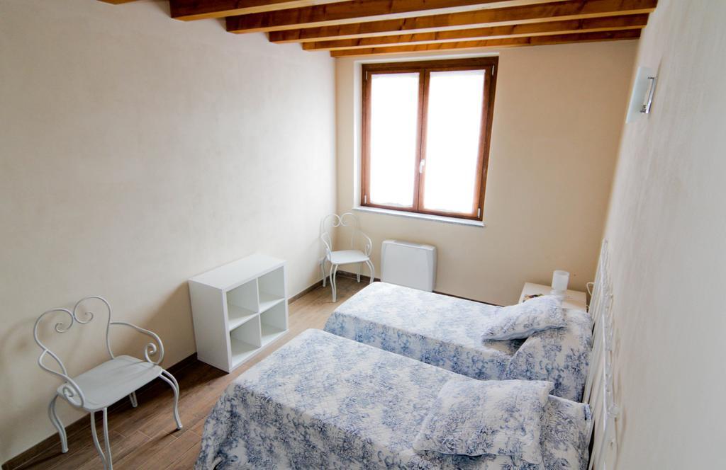 Agriturismo Cascina Della Fontana Lodi Habitación foto